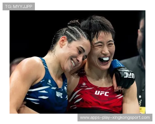 UFC卧倒后弃防反击惊艳全场