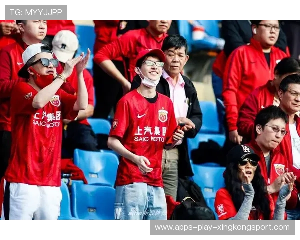 那不勒斯加埃塔诺闪电突破低射破门，点燃球迷热情！
