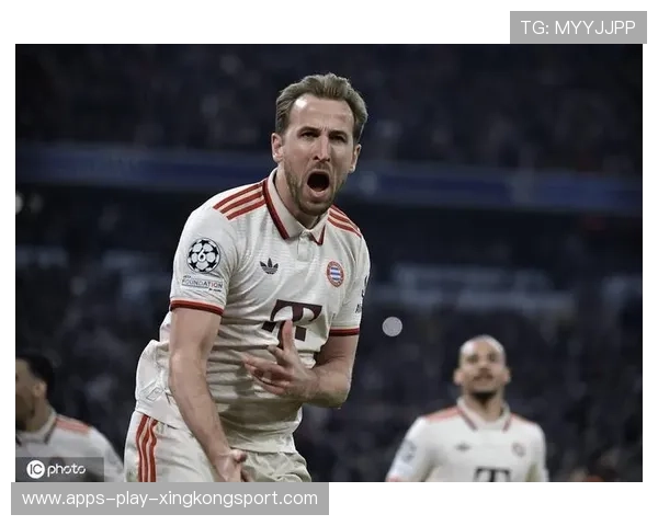 拜仁慕尼黑推进到位，凯恩禁区内起脚